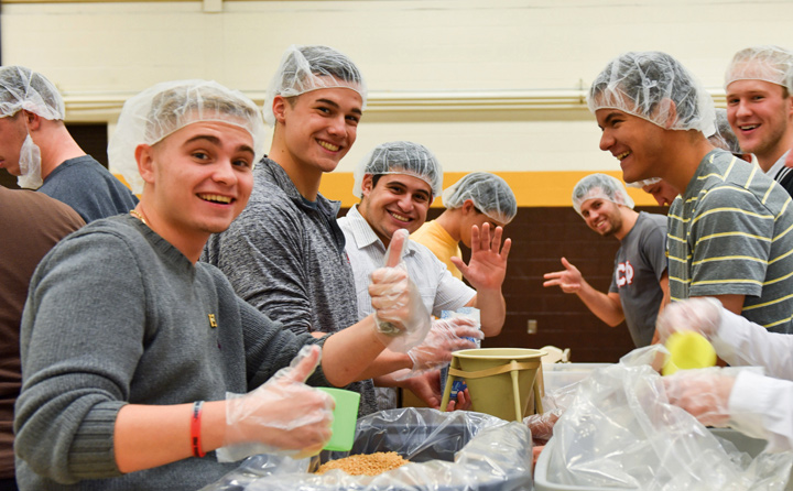Image of Students Pack Away Hunger